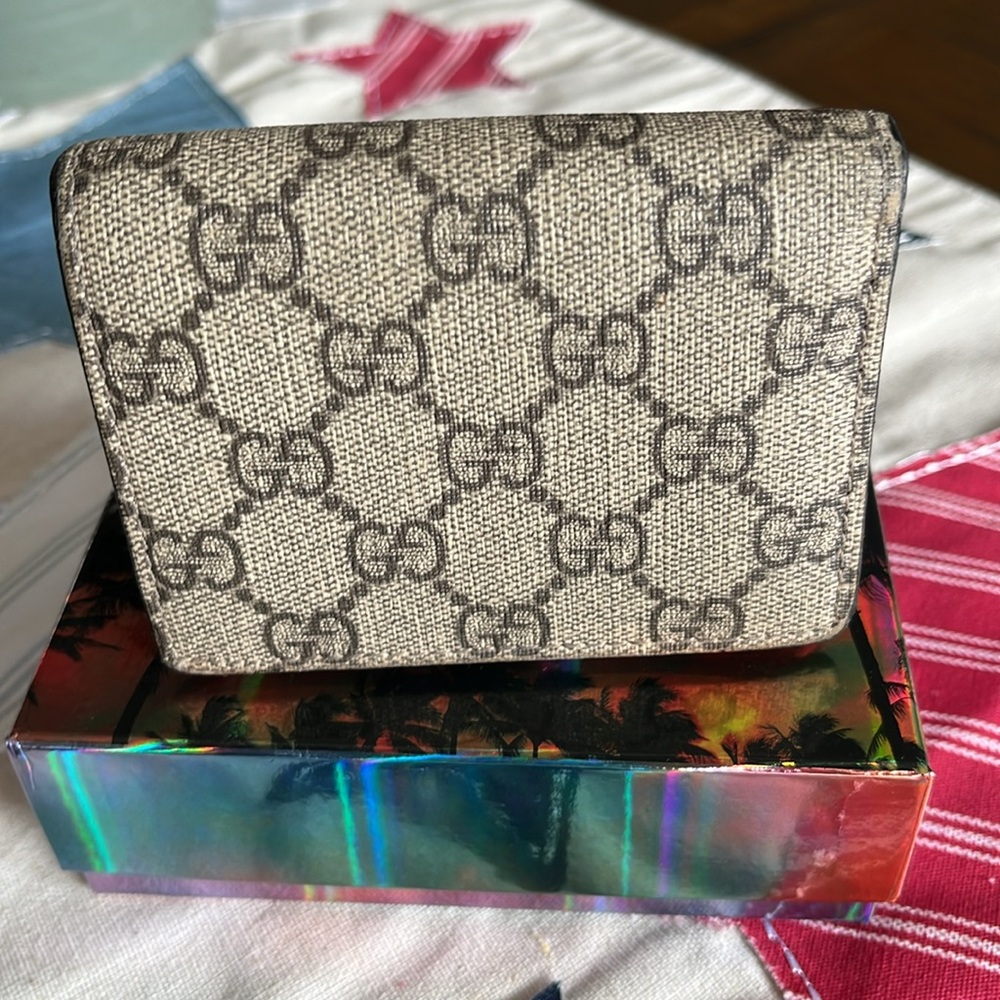 GUCCI SUPREME CHERRY WALLET - Picture 5 of 12